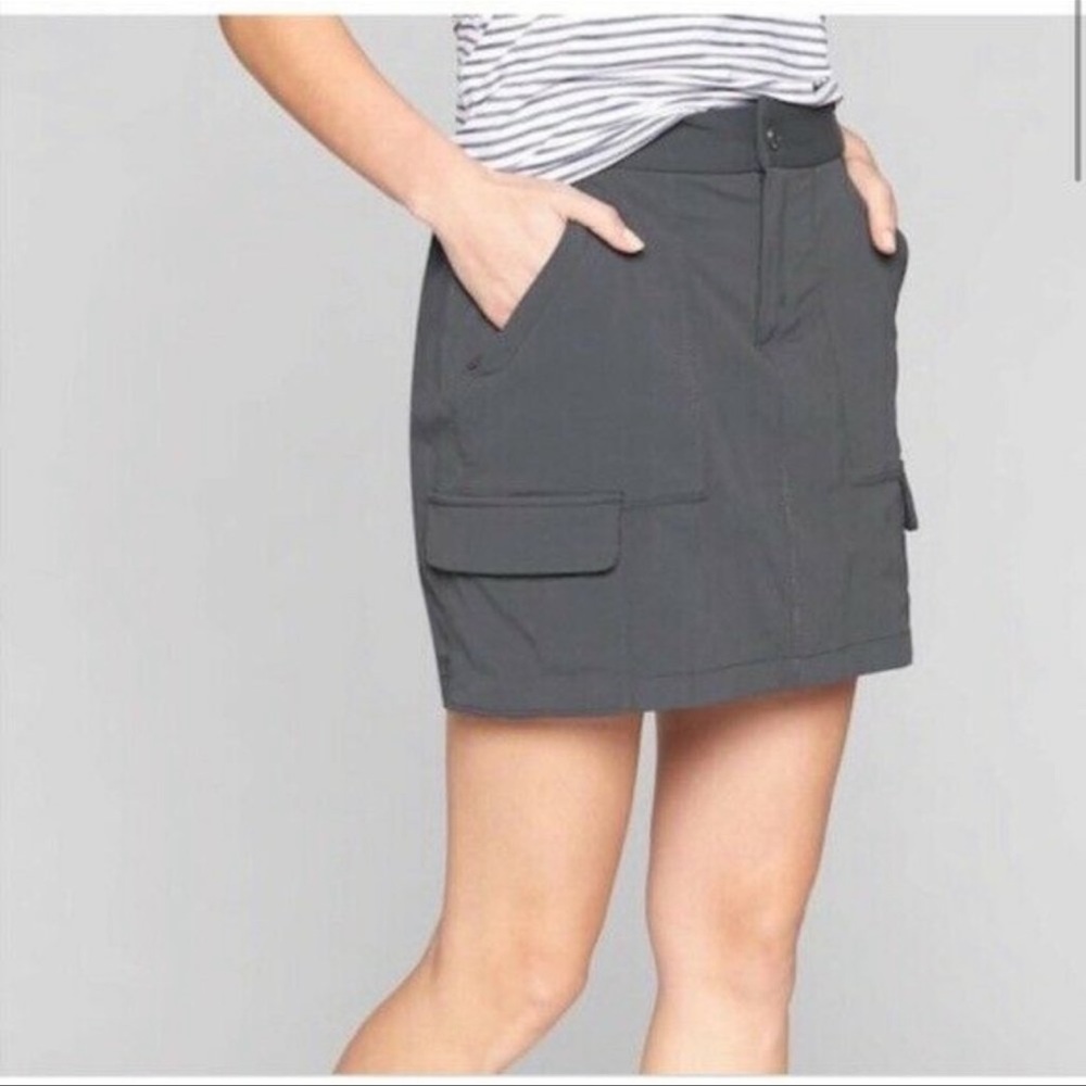 EUC ATHLETA Trekkie skort in dark gray size 4